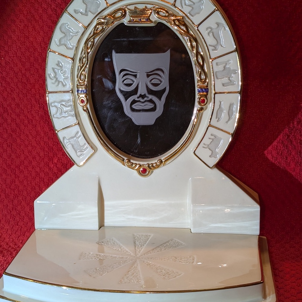 Snow White Wicked Queen’s Mirror. Lenox,Disney Showcase Collection